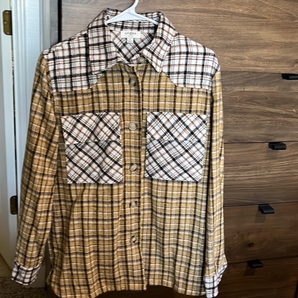 Shacket - Picture 5 of 6